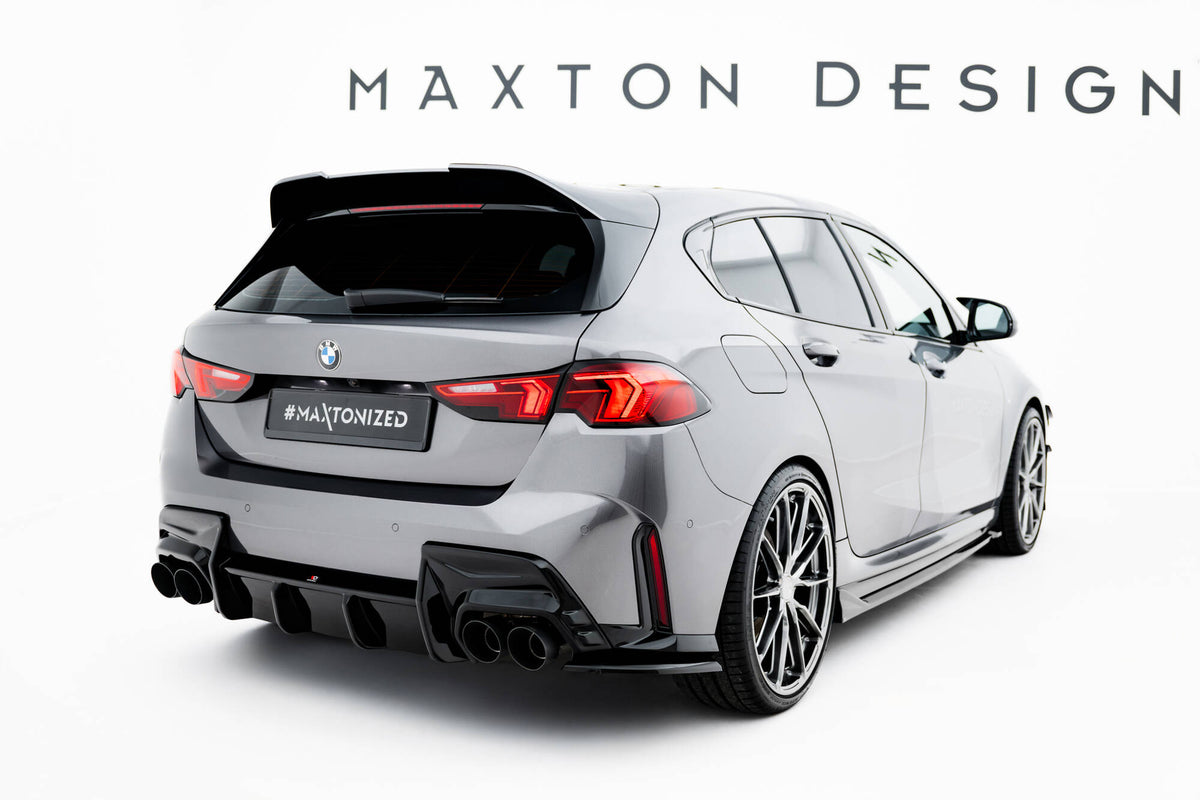 Spoiler cap V.1 fra Maxton Design montert på BMW M135i F70 bakfra