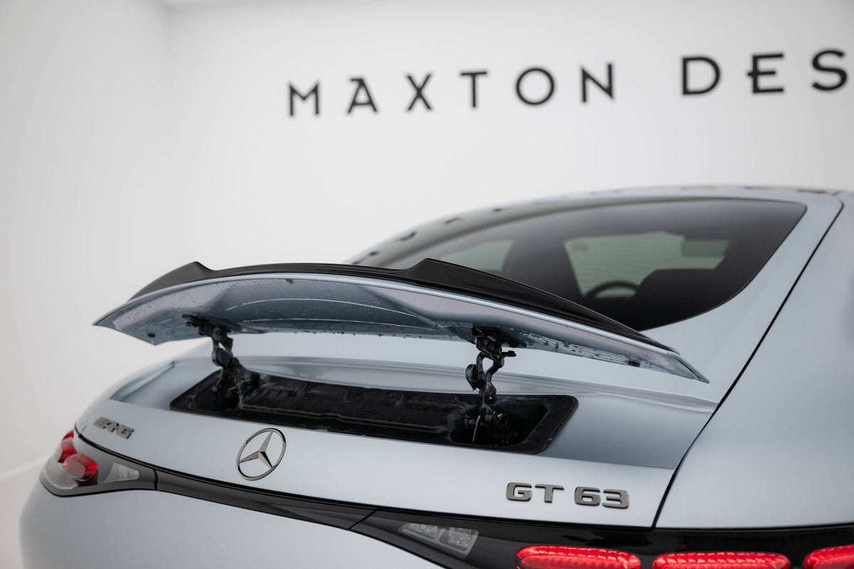 Bak splitter med vertikale stenger på Mercedes AMG GT C192 sett bakfra