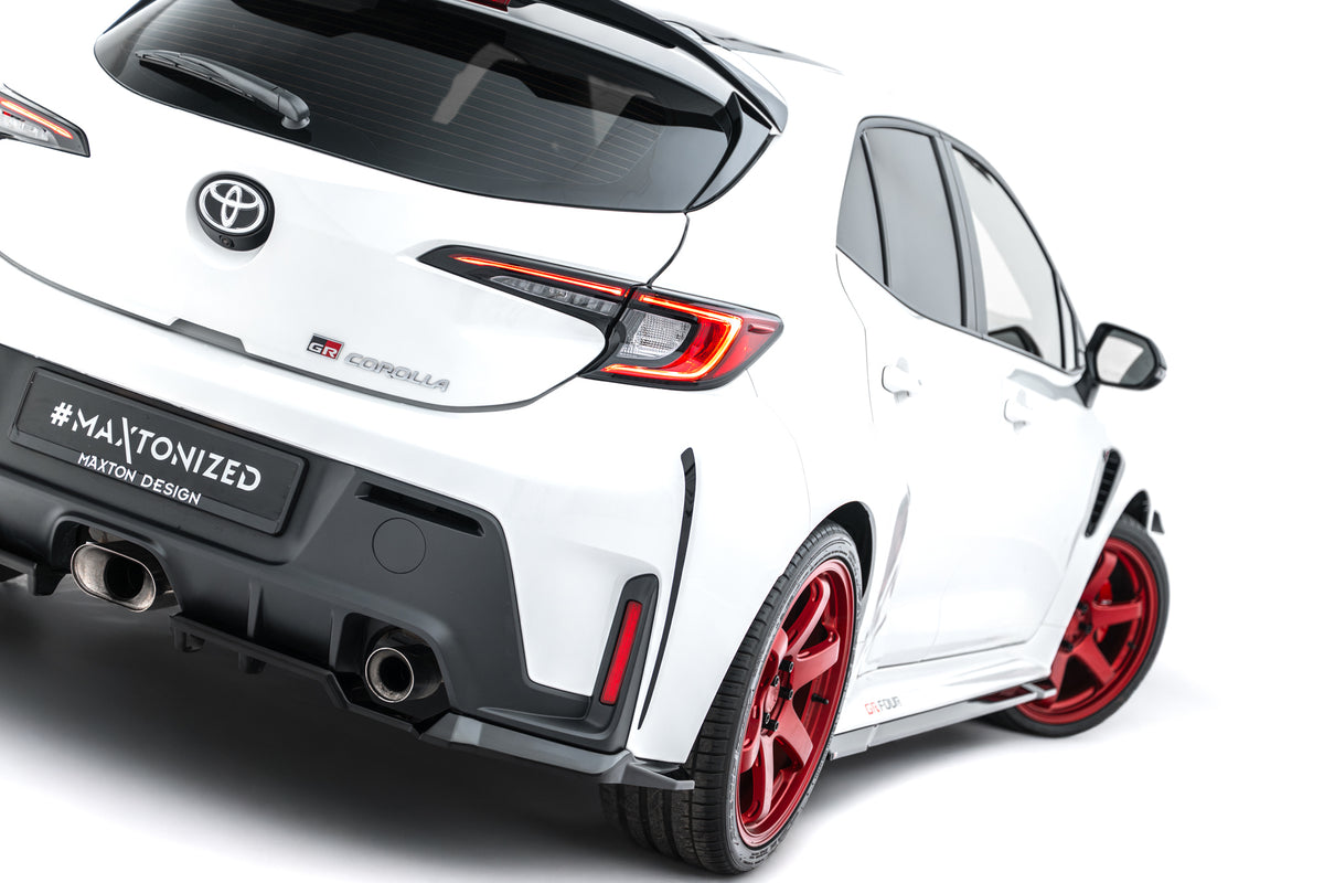 Front splitter V.1 for Toyota GR Corolla MK12 med sort finish sett ovenfra
