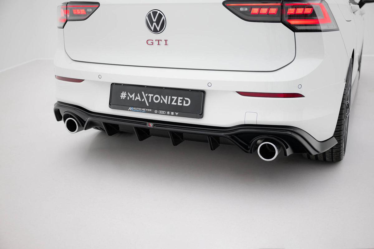 Bodykit splitter V.1 for VW Golf 8 GTI Facelift sett skrått forfra