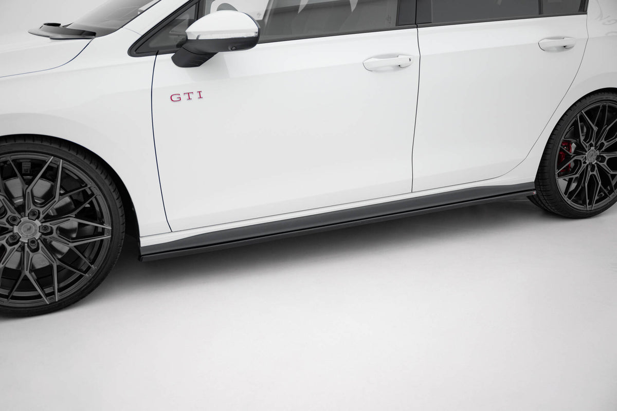 Front- og sideplitter V.1 VW Golf 8 GTI Facelift – hele settet utpakket med monteringsdeler