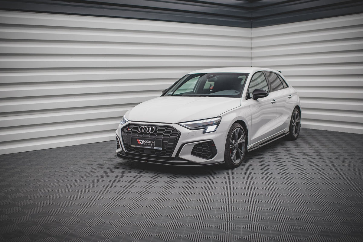 Detaljbilde av splittersett Audi A3 S-Line Sportback 8Y V.2 som viser overflatetekstur og matt materiale