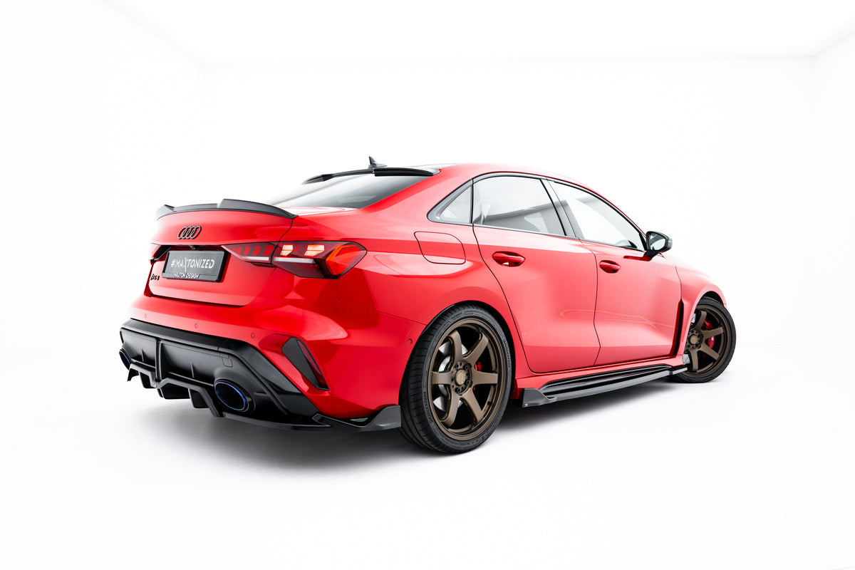 Splittersett Audi RS3 Sedan 8Y Facelift V.2 montert på fronten med presis passform og aggressivt uttrykk