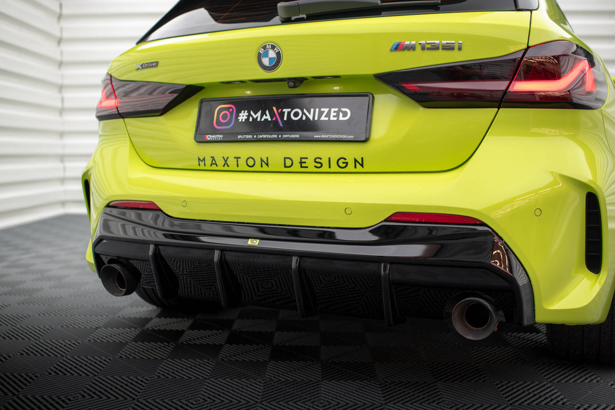 M-Maxton splittersett V.2 BMW F40 – trekvart side bakfra