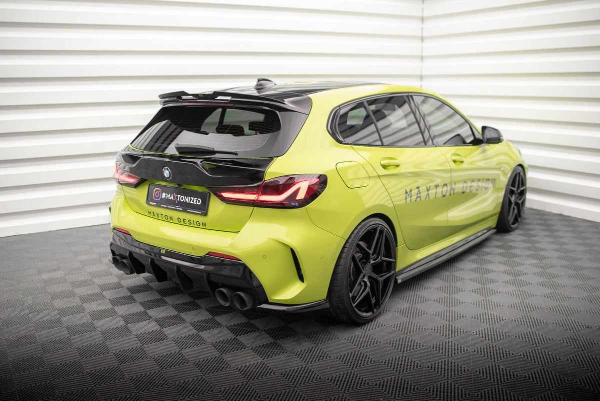 BMW F40 M135i med M-Maxton V.2 sideskjørt – dynamisk vinkel