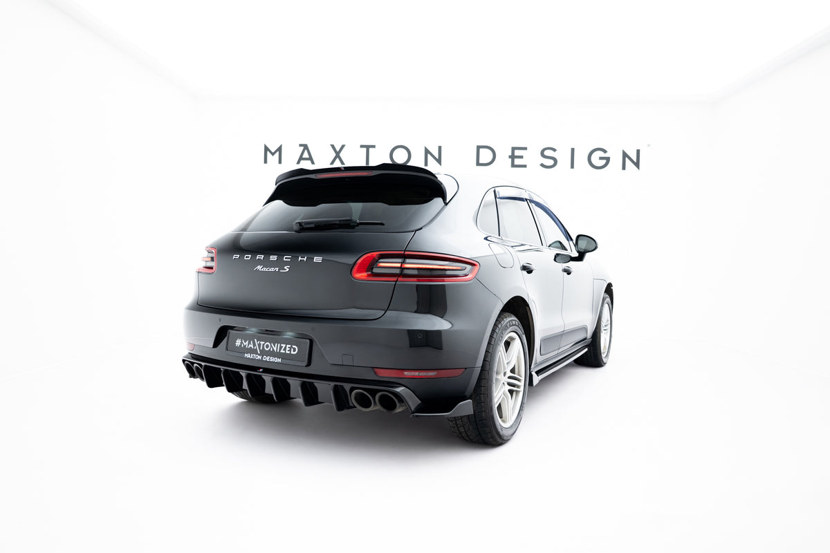 Splittersett V.2 Porsche Macan MK1 sett fra skrå vinkel med front splitter og sideskjørt