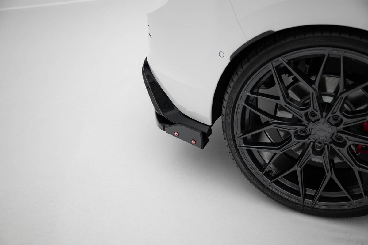 Bodykit splitter V.2 til VW Golf 8 GTI Facelift sett skrått bakfra
