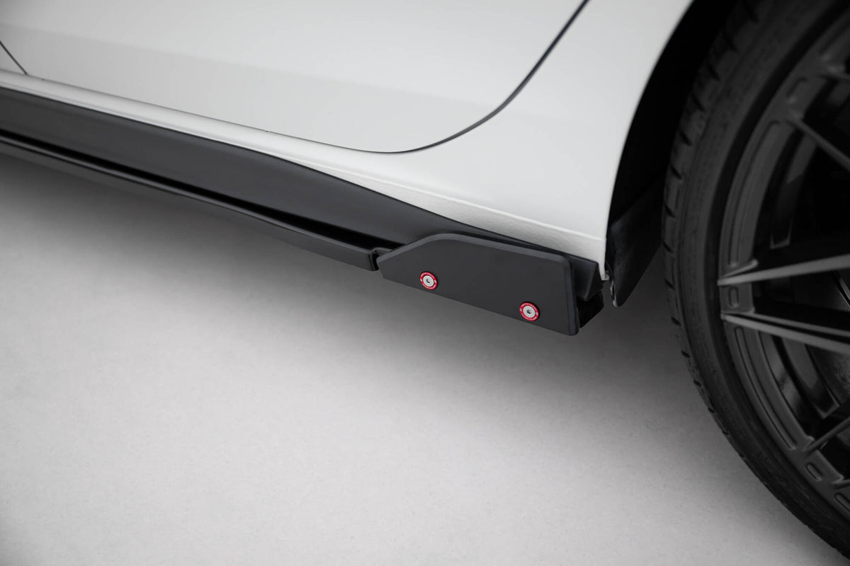 Splittersett V.2 for VW Golf 8 GTI Facelift sett skrått forfra
