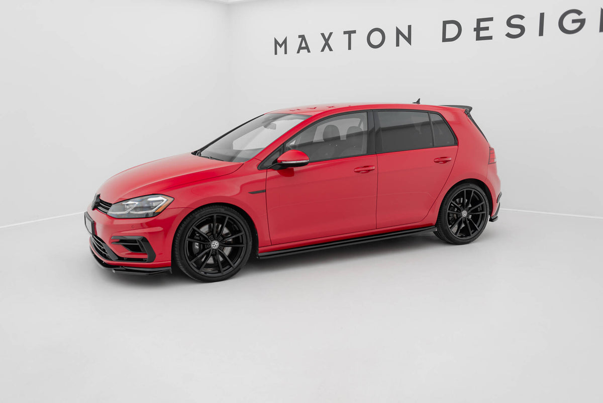 Splittersett V.2 for VW Golf R MK7 Facelift med alle fire deler lagt ut samlet