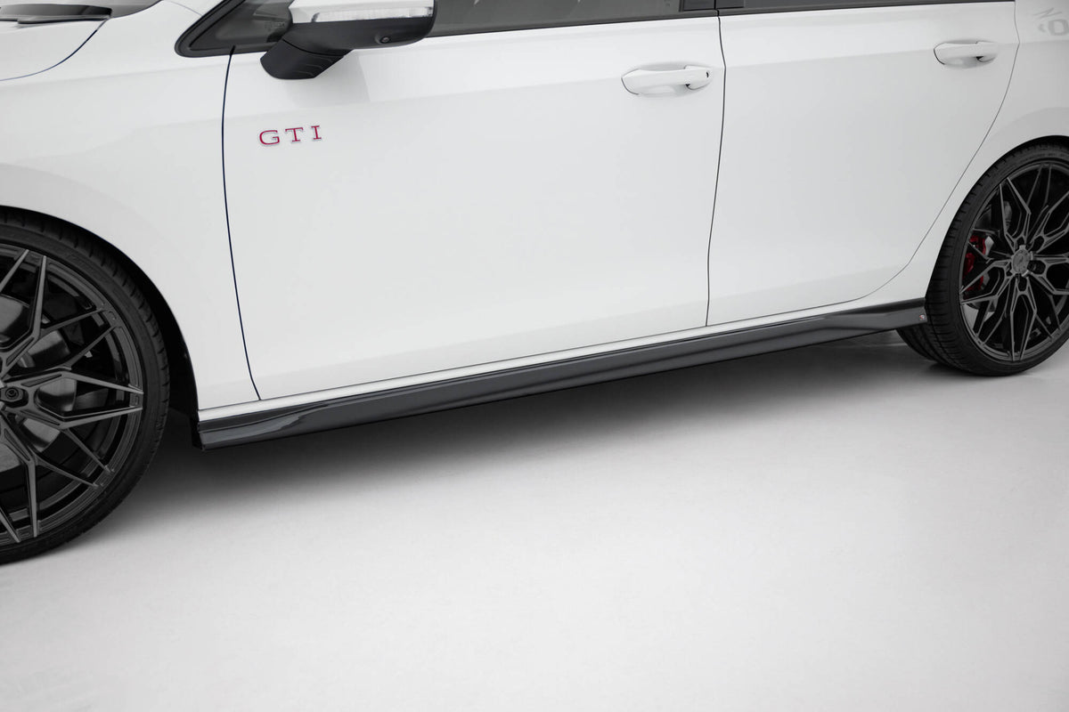 Splittersett V.3 for VW Golf 8 GTI Facelift – detalj av materialtykkelse og bøyning