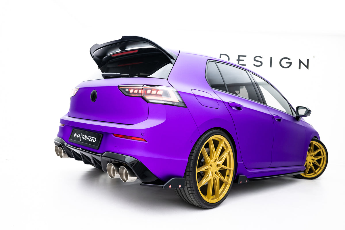 Front- og sideplitter V.4 til VW Golf 8 R Facelift – nærbilde av overflatestruktur i sort ABS-plast