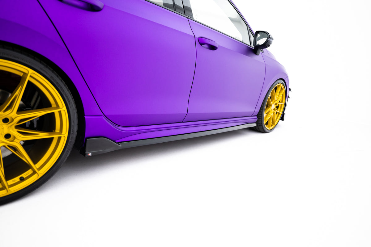 Bodykit splitter V.6 for VW Golf 8 R Facelift sett skrått forfra