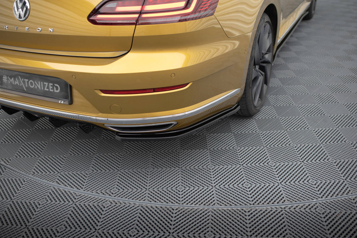 Front splitter til VW Arteon R-Line i sort ABS-plast, nærbilde