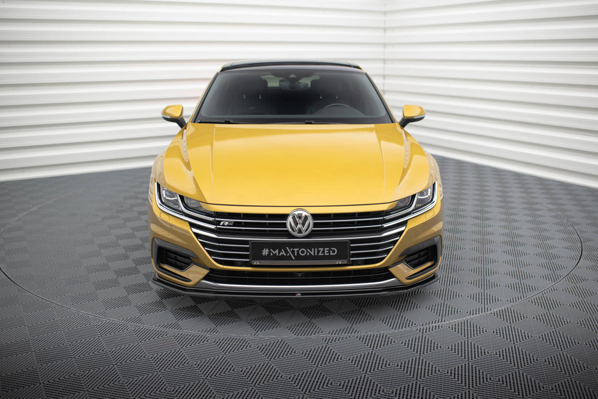 VW Arteon R-Line med Maxton splittersett fotografert fra førersiden i bevegelse