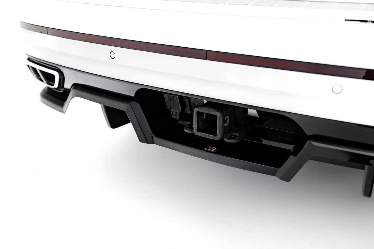 Front splitter til VW Atlas R-Line i strukturert svart sett i nærbilde