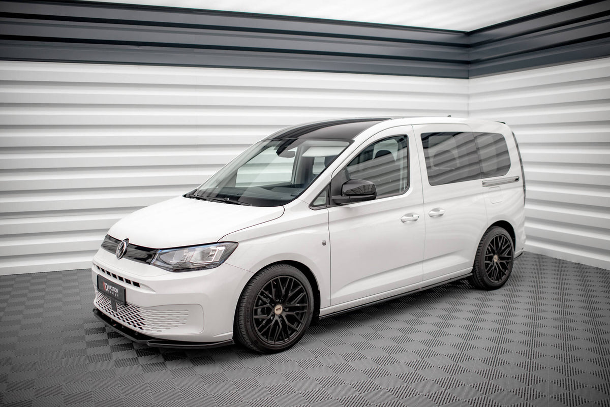 M-Maxton splittersett for VW Caddy Mk5 sett forfra, komplett sett med frontsplitter og sideskjørter i sort finish