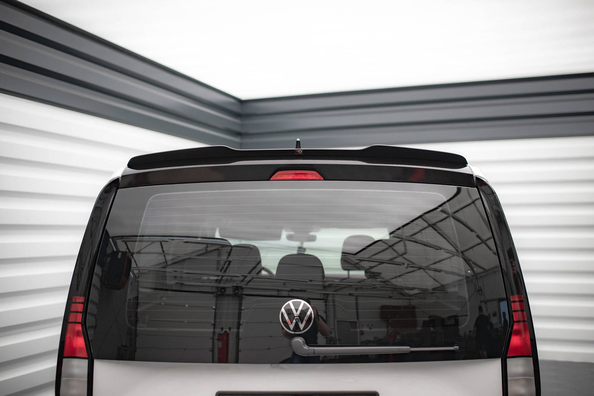 M-Maxton splittersett for VW Caddy Mk5 komplett montert på bil sett fra skrått bakfra på høyre side
