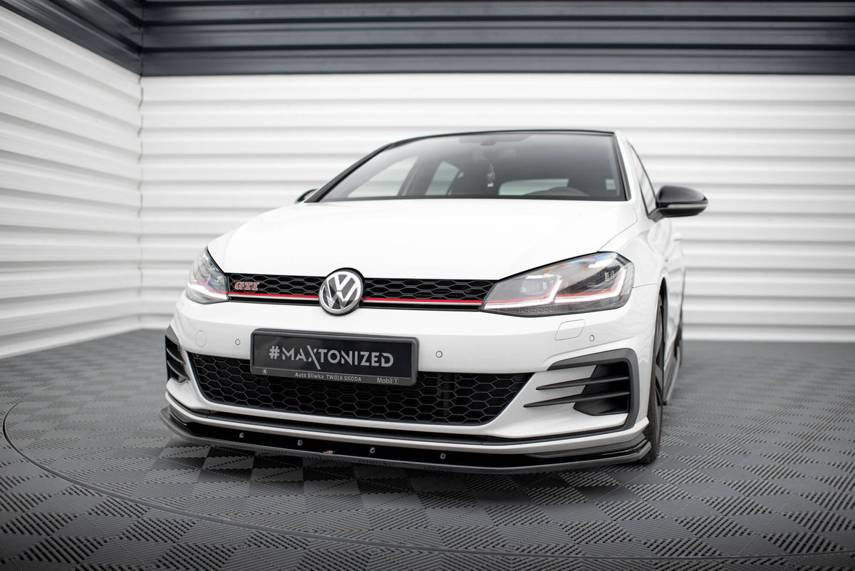 Frontsplitter fra splittersettet til Golf GTI Mk7 Facelift i Gloss Black