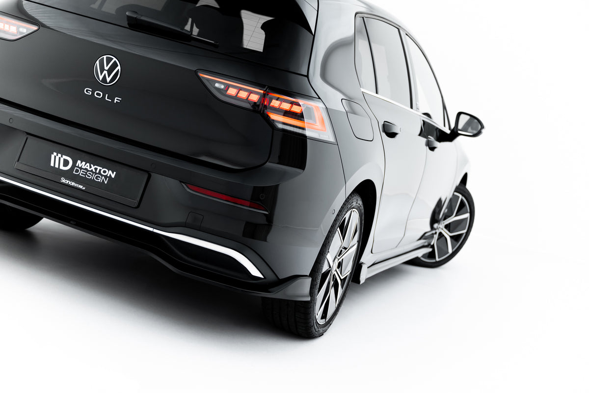 Splittersett for VW Golf 8 Facelift montert på bil med sportslig styling