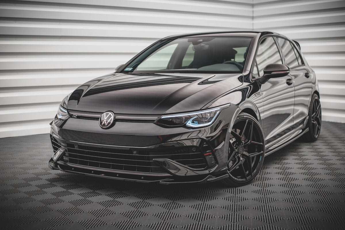 Splittersett for VW Golf 8 R – nærbilde av kant og finish i matt svart