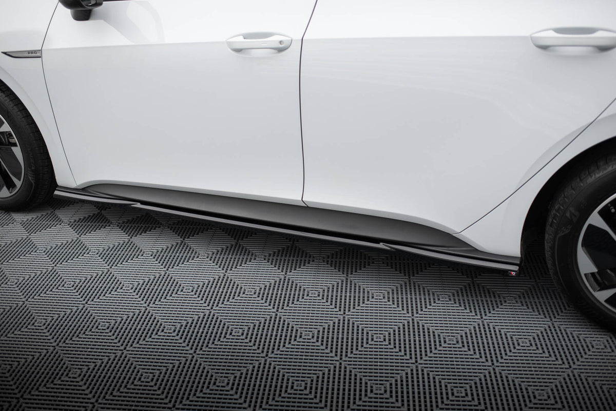 Nærbilde av Maxton Design front splitter montert på VW ID.3 Mk1