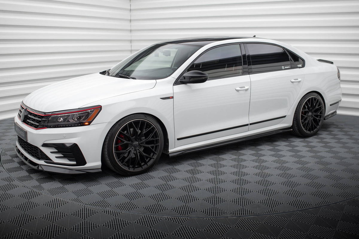 Splittersett for VW Passat GT B8 Facelift USA lagt ut med alle fire deler sett ovenfra