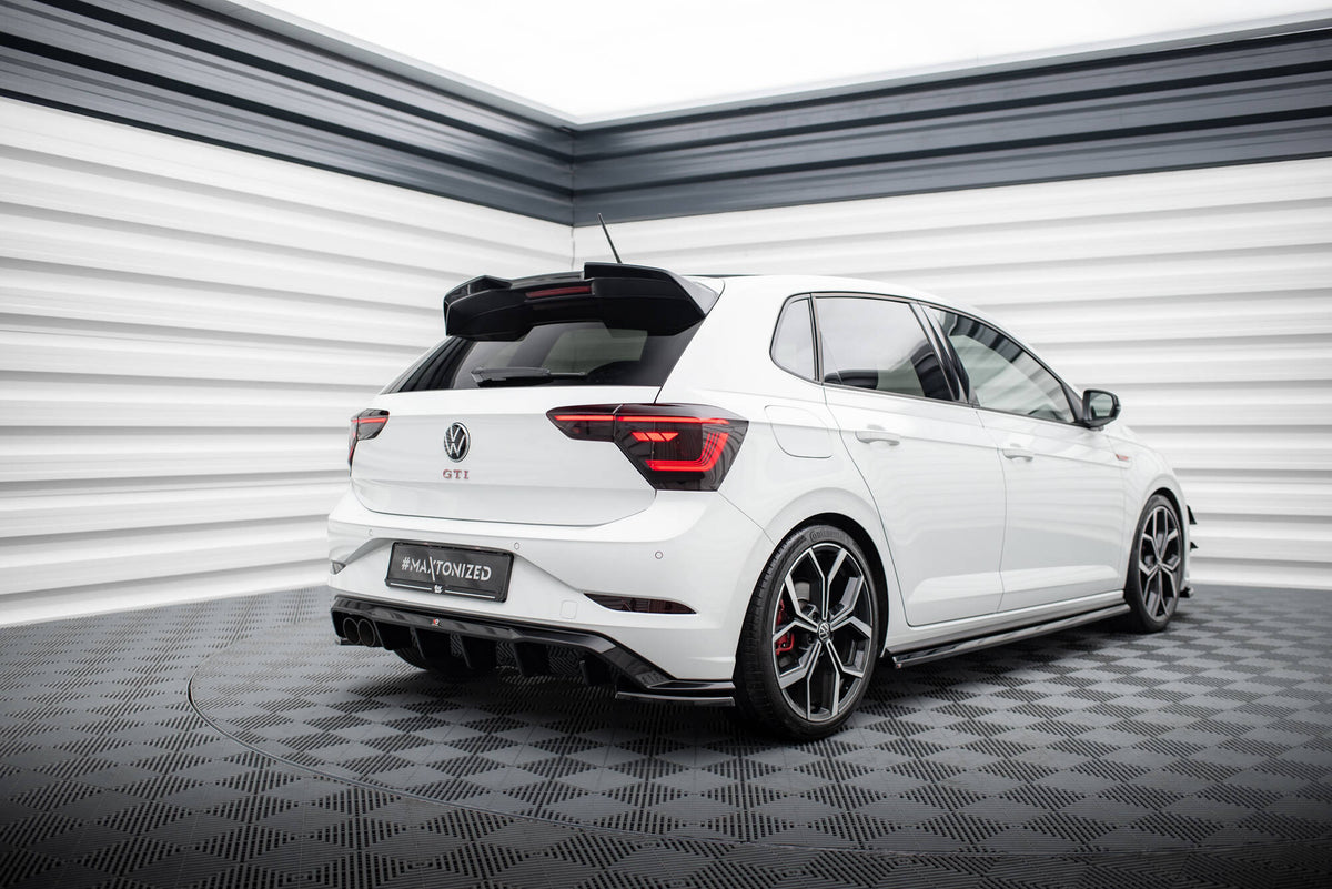 Front splitter fra Maxton montert på Volkswagen Polo GTI Facelift i nærbilde