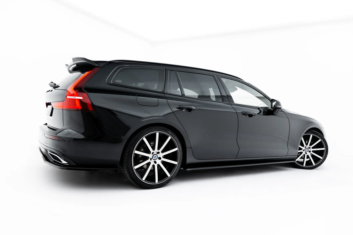 Volvo V60 R-Design Mk3 med montert Maxton Design splittersett