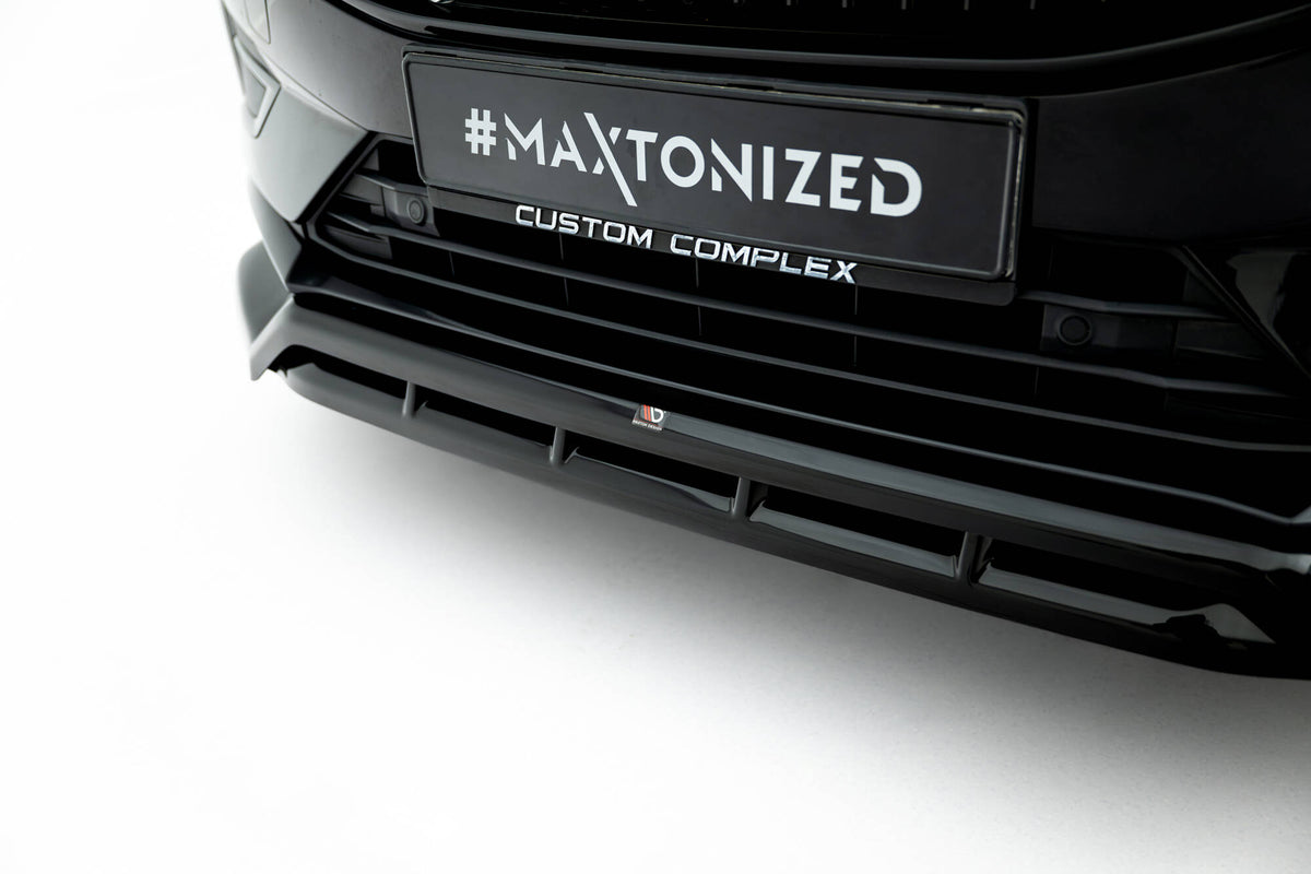 Splittersett Volvo XC60 MK2 fra Maxton Design, pakkeinnhold i svart blank ABS-plast