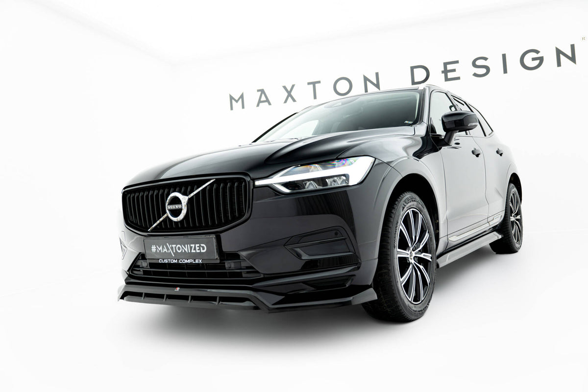 Splittersett Volvo XC60 MK2 fra Maxton Design, sett bakfra i svart blank ABS-plast