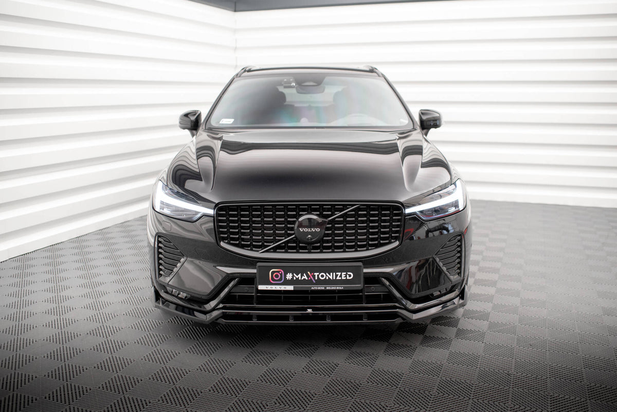 Splittersett Volvo XC60 R-Design MK2 Facelift fra Maxton Design, sett forfra i svart blank ABS-plast
