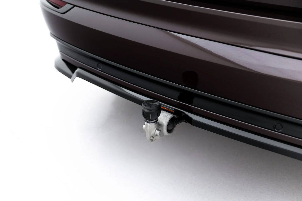 Detaljbilde av blank sort ABS-splitter til Volvo XC90 Mk2 Facelift 2