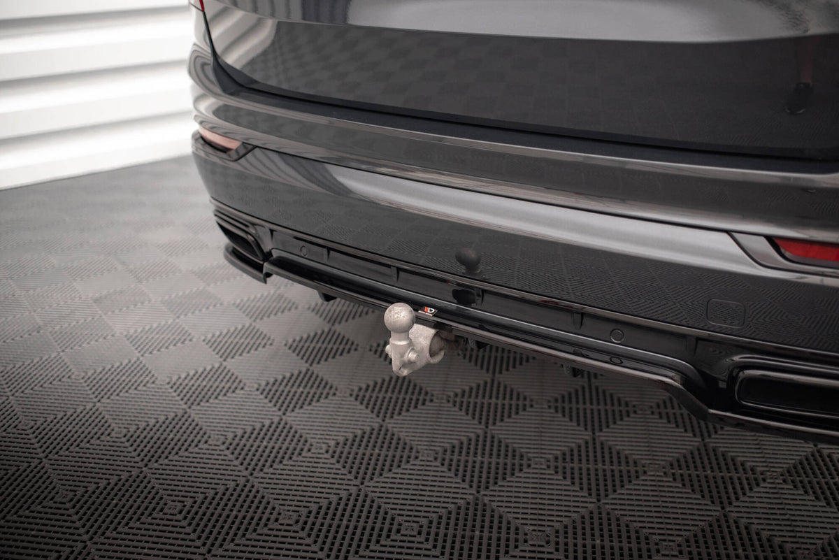 Front splitter til Volvo XC90 R-Design MK2 Facelift i nærbilde