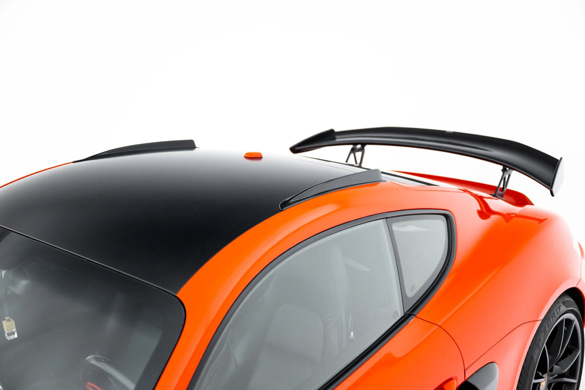 Nærbilde av korte takrails til Porsche 718 Cayman S 982c