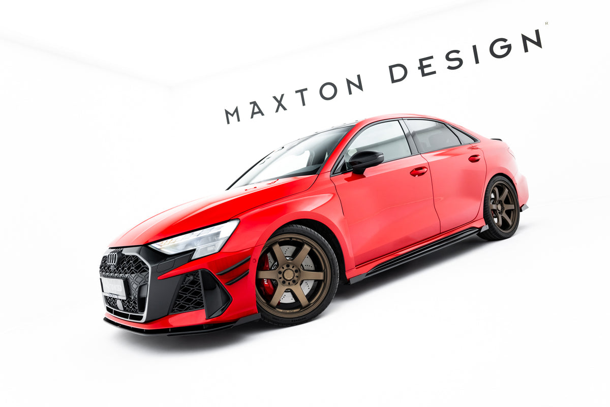 Sorte sideflaps for Audi RS3 Sedan 8Y Facelift som gir et sporty og aggressivt utseende