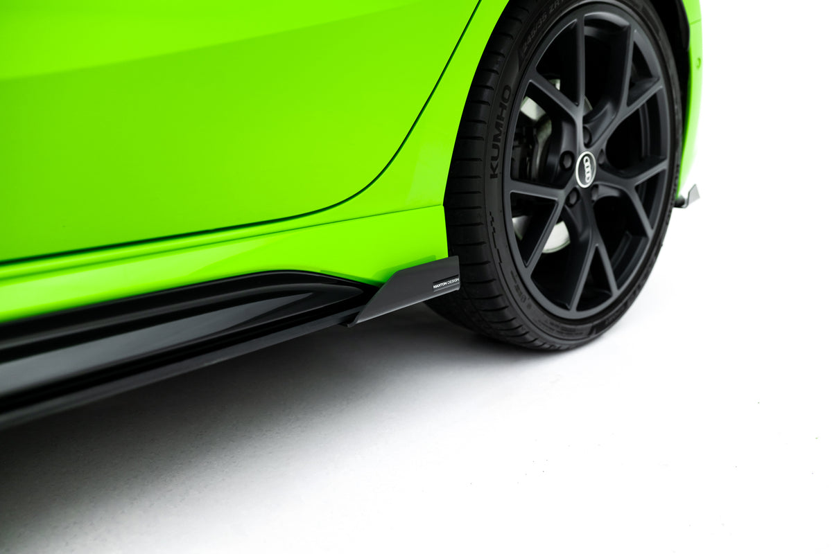 Nærbilde av sideflaps i 10 mm ABS-plast for Audi RS3 Sportback 8Y