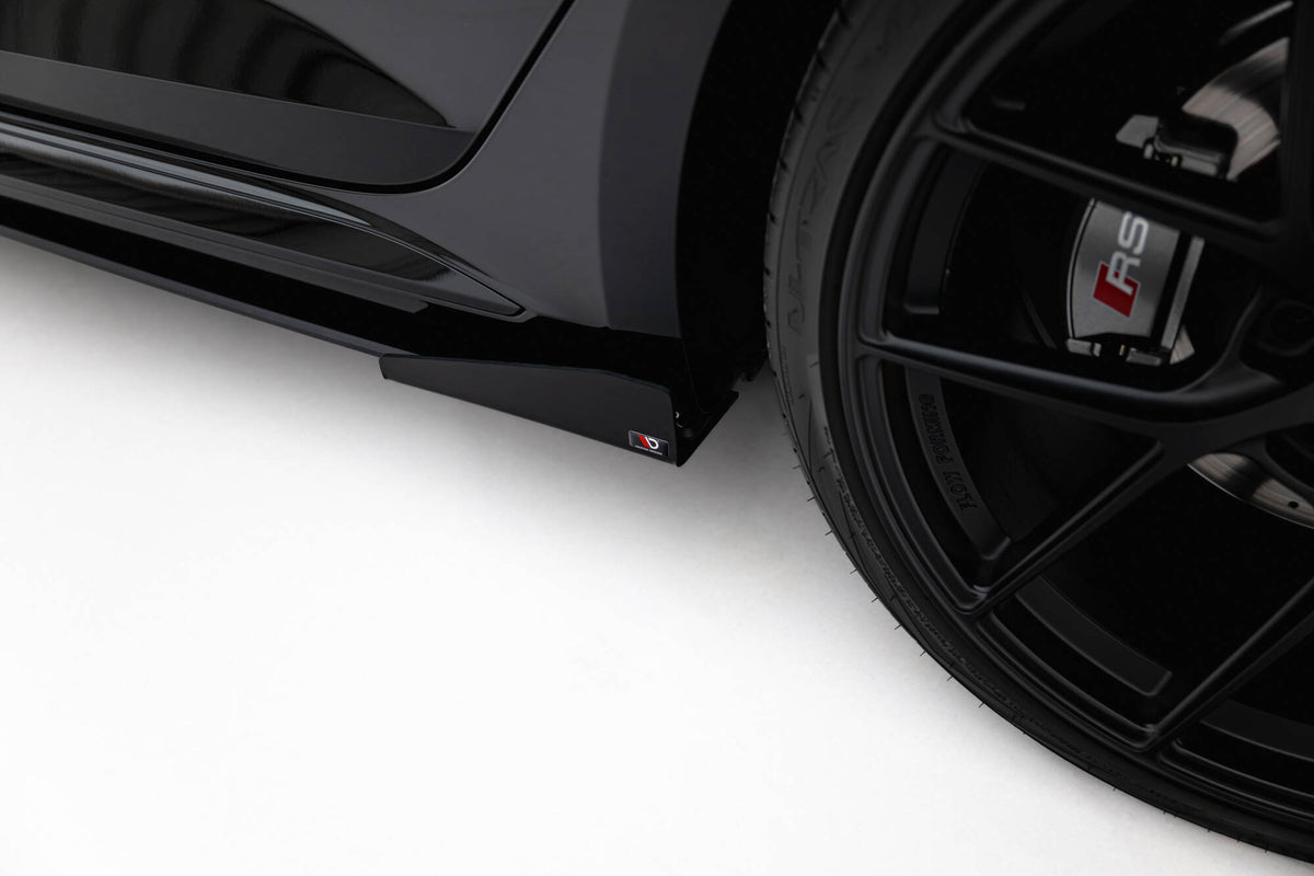 Sideflaps til Audi RS5 Sportback F5 i blank svart finish, sett ovenfra