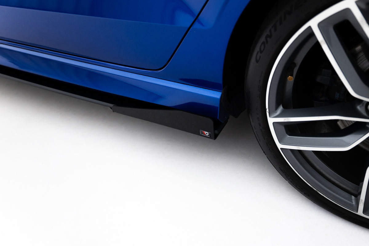 Maxton Design sideflaps montert på bakfangeren til Audi A3 S-Line 8V, skrå vinkel