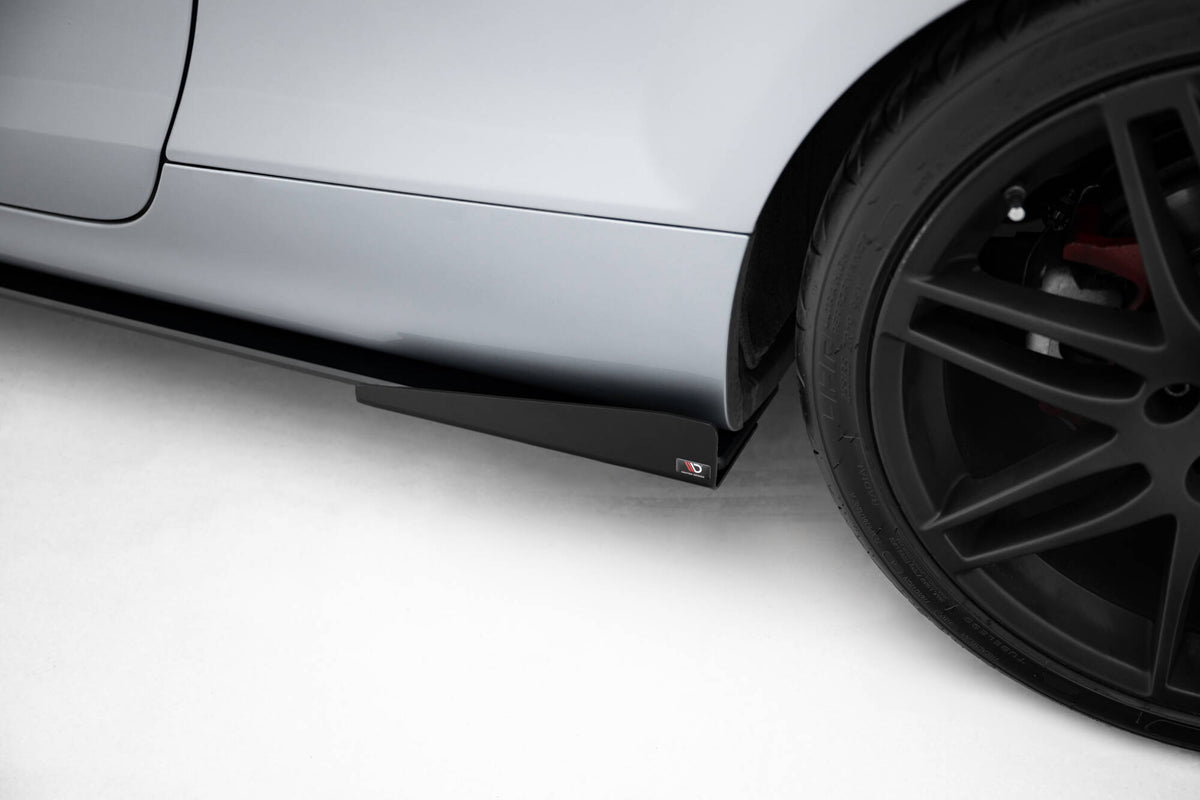 Street Pro sideflaps for Audi TT S 8J i matt svart, sett ovenfra