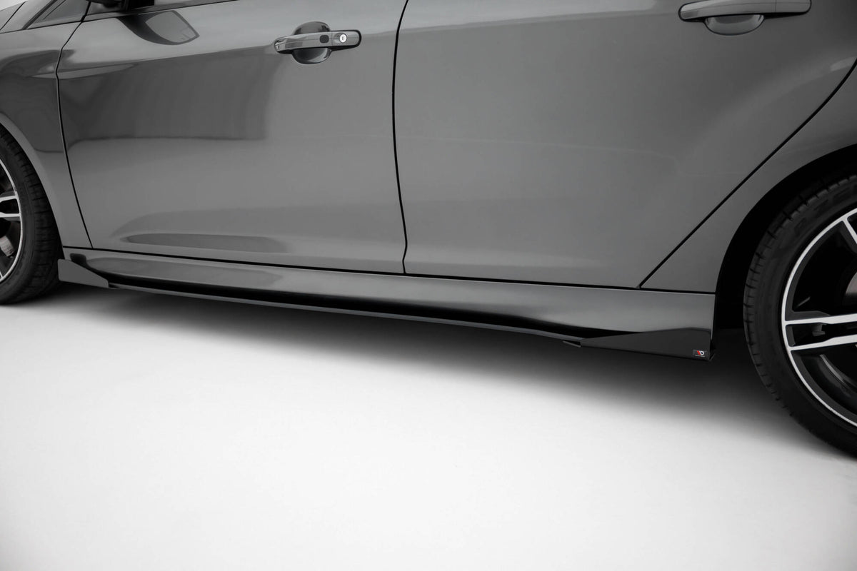 Maxton Design Street Pro sideflap for Ford Focus ST sett fra siden med overflatedetalj