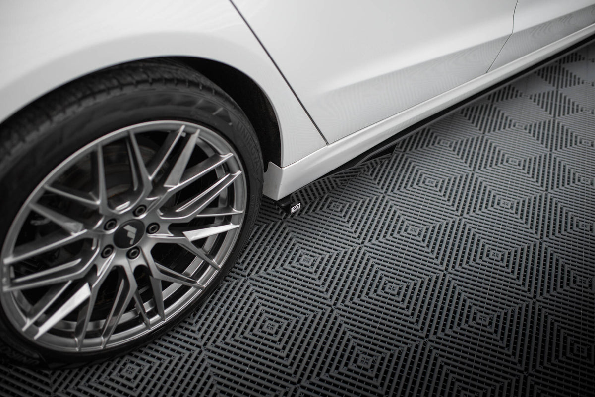 Sideflaps i blank svart ABS-plast til Ford Mondeo Sport MK5 Facelift sett ovenfra
