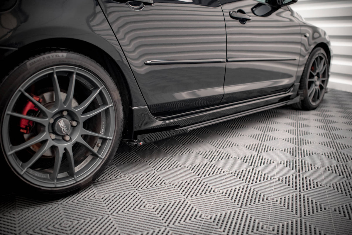 Sideflaps Street Pro til Mazda 3 MPS Mk1 sett ovenfra i matt svart