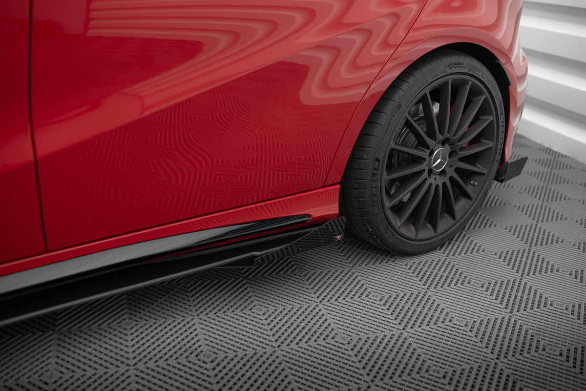 Sideflaps i matt svart til Mercedes A 45 AMG W176 Facelift, sett ovenfra