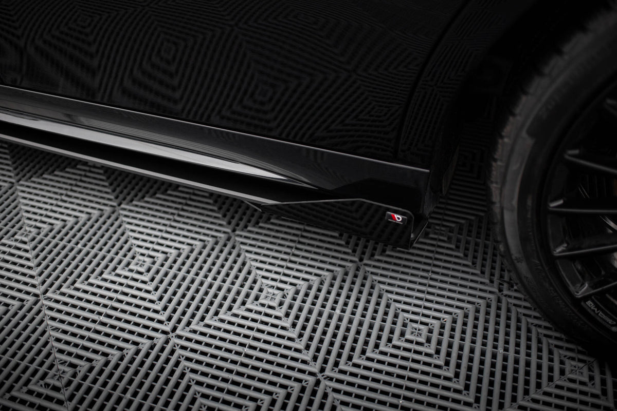 Sideflaps til Mercedes A35 W177 Facelift i blank svart, sett ovenfra