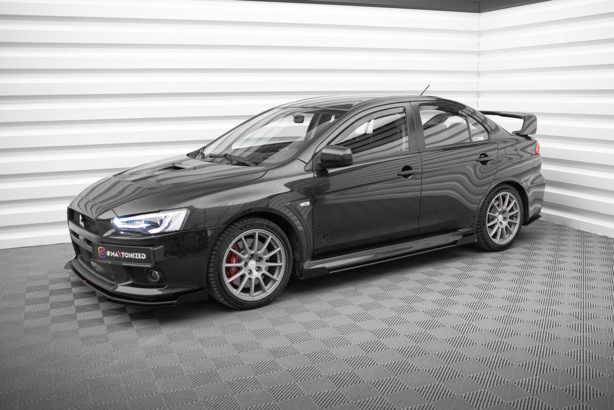 Maxton Design sideflap for Lancer Evo X vist i nærbilde