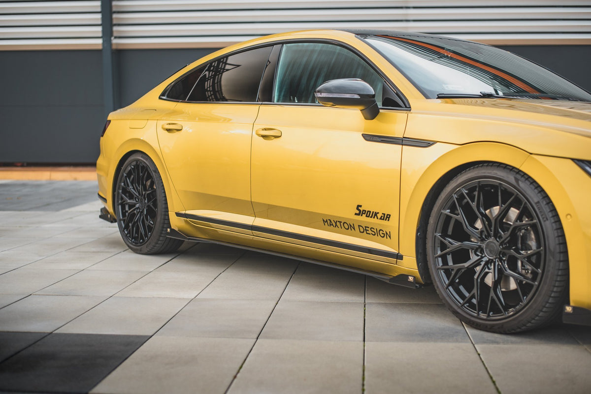 Nærbilde av CNC-frest sideflap fra Maxton Design for Arteon R-Line