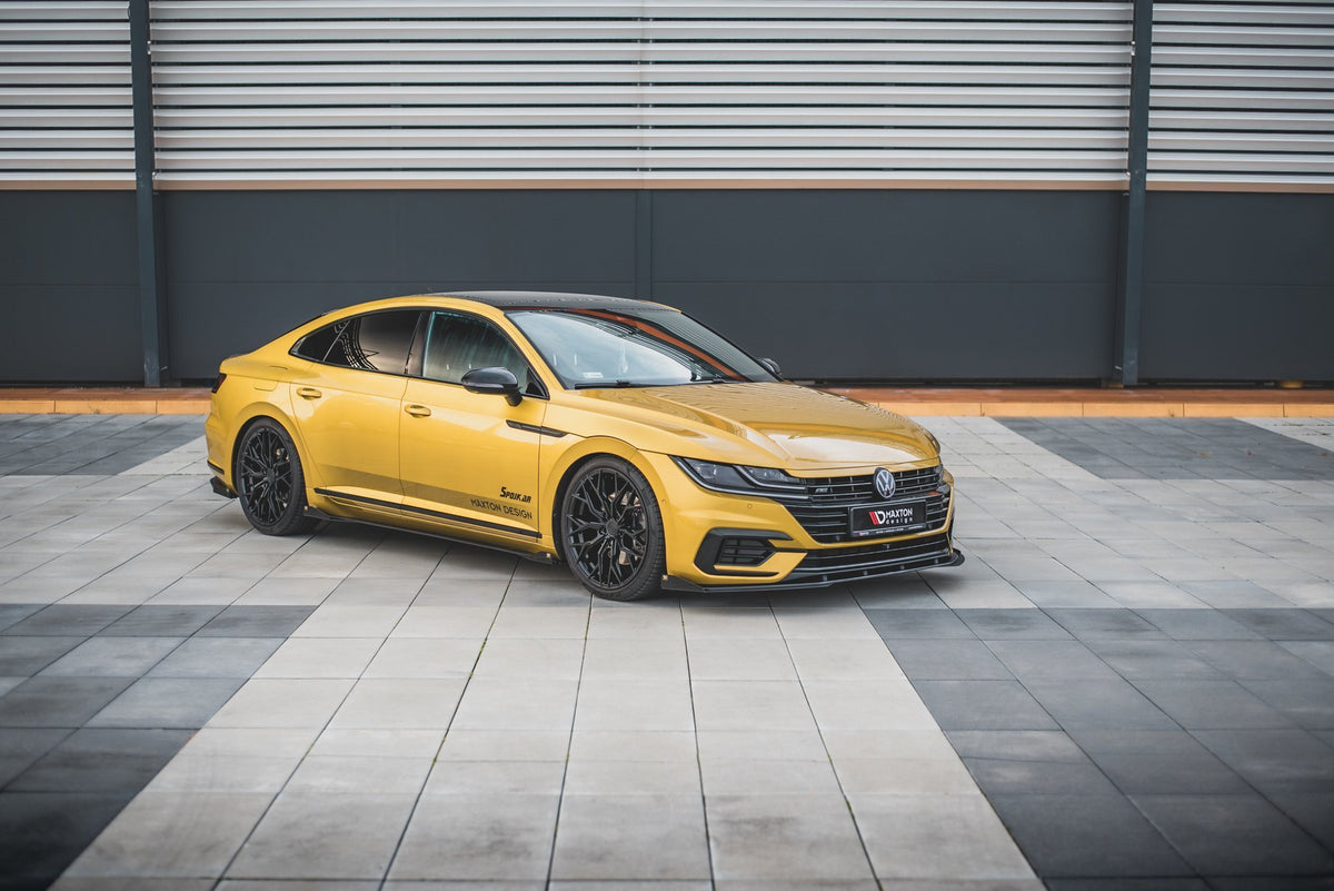 Sideflap for Arteon R-Line med synlig overflatetekstur og beskyttelsesfolie