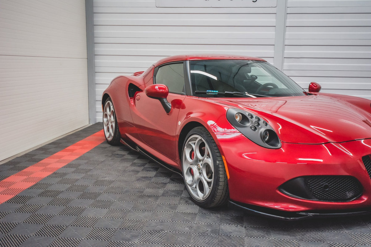 Nærbilde av sideskjørt diffusor for Alfa Romeo 4C i ABS-plast