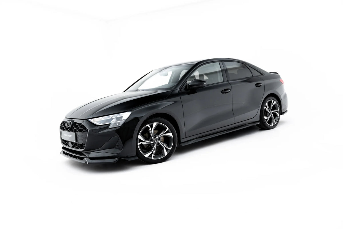 Blank sort sideskjørt montert på Audi A3 Sedan 8Y Facelift