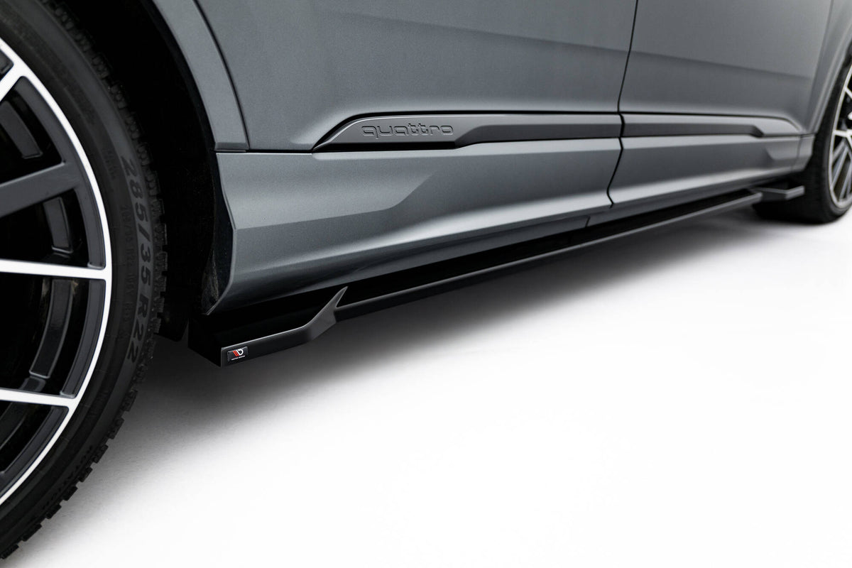 Nærbilde av sideskjørt diffusor i sort ABS-plast for Audi Q7 S-Line